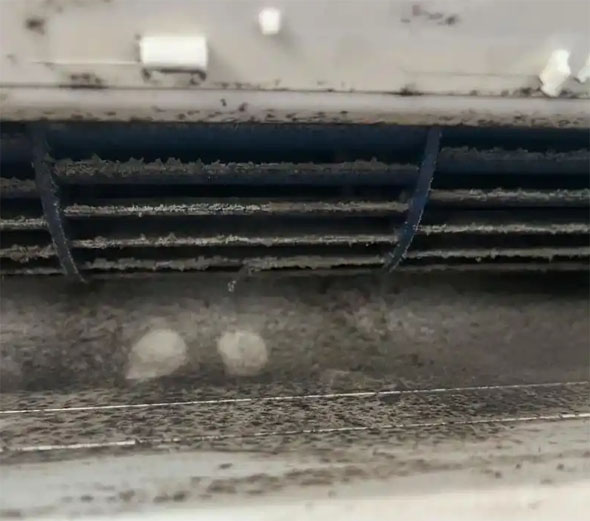 新河空调吹的风有股烧焦味是怎么回事